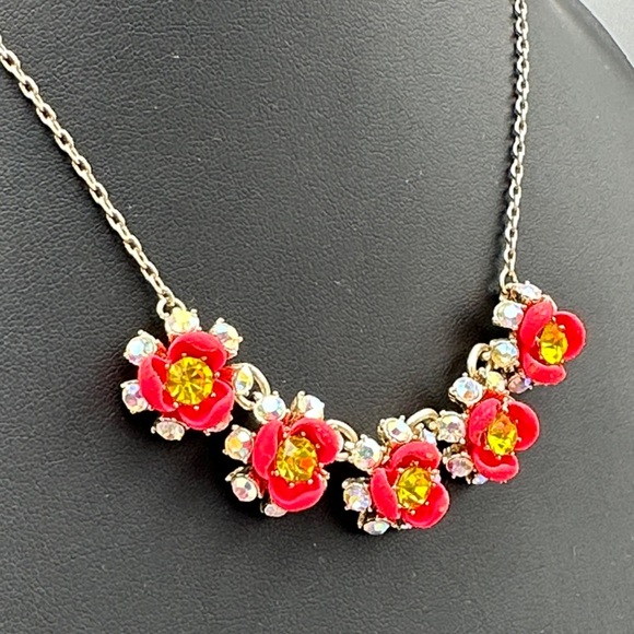 Betsy Johnson Necklace with flowers - Picture 2 of 4